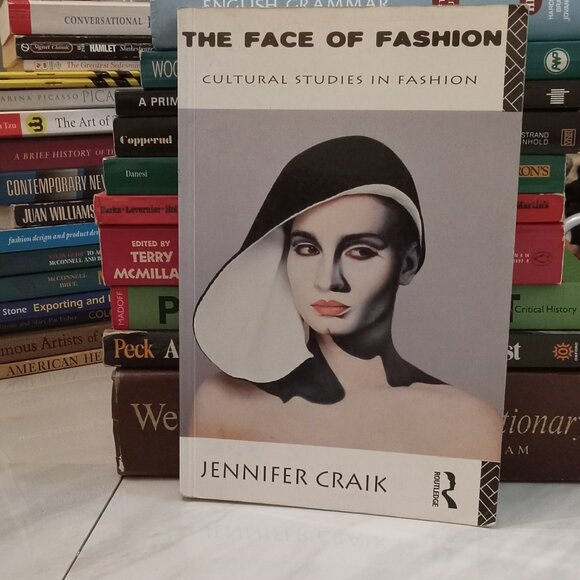 The Face of Fashion: Cultural Studies in Fashion by Jennifer Craik - Picture 1 of 3